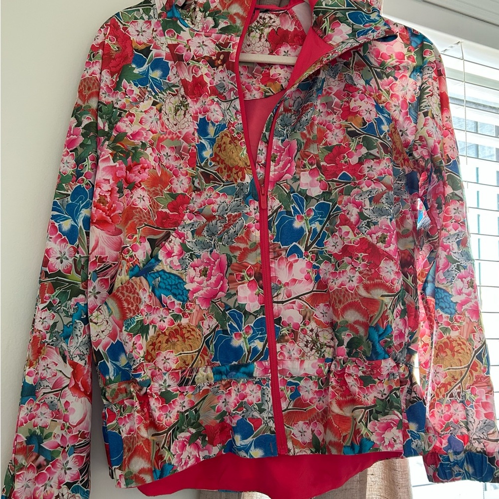 Lululemon Seawheeze light jacket color coral